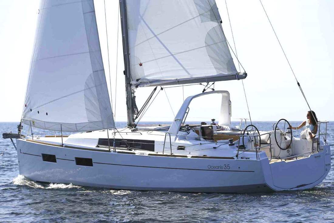 Beneteau 35, sailing boat for rent in Barcelona